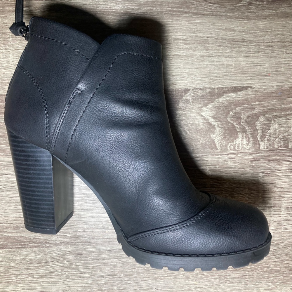 Levi’s Black Heel Ankle Boot size 8
